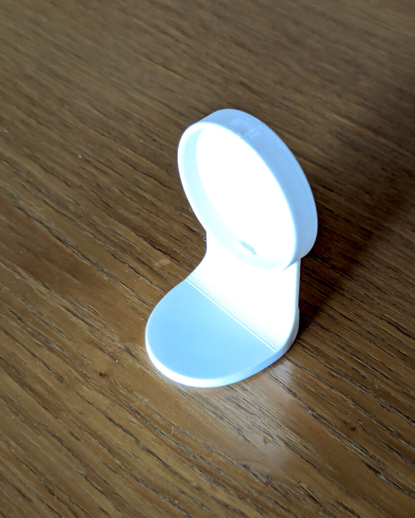 設置位置に合わせて角度と寸法を専用設計したブラケット